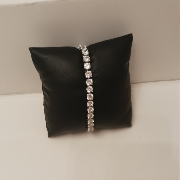 STUNNING 10K WG MOISSANITE TENNIS Bracelet🥰🤩 - Picture 7 of 16